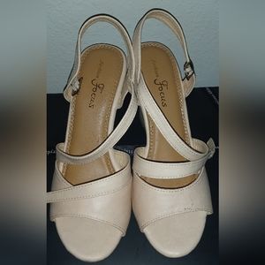 Fashion Focus size 8 wedges, light pink
